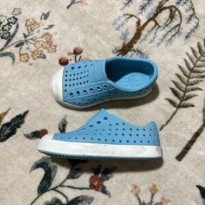 Native Shoes Kids Light Blue Water Shoes size 8